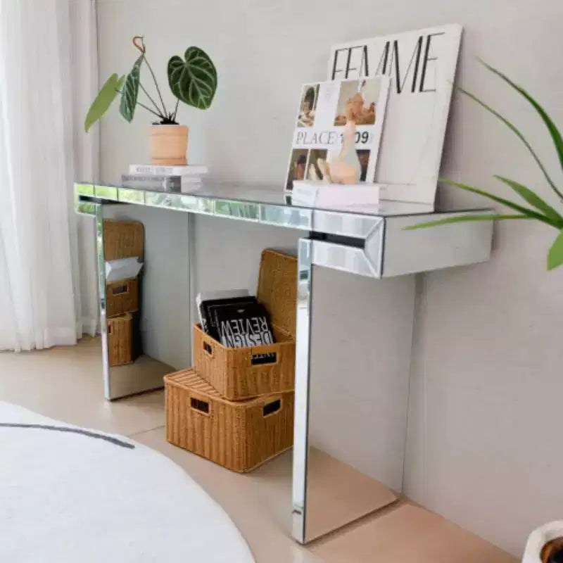 Console miroir avec des accents en verre cannelé