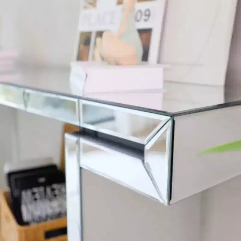 Console miroir avec des accents en verre cannelé