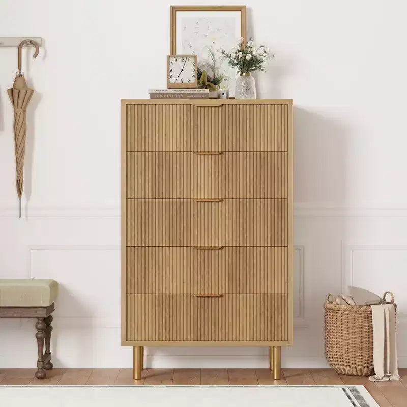 Coffre de rangement moderne avec poignées dorées