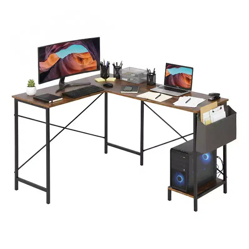 Bureau d'ordinateur moderne en L